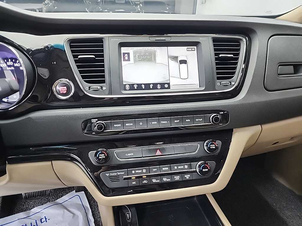 KIA Carnival - Vista 10