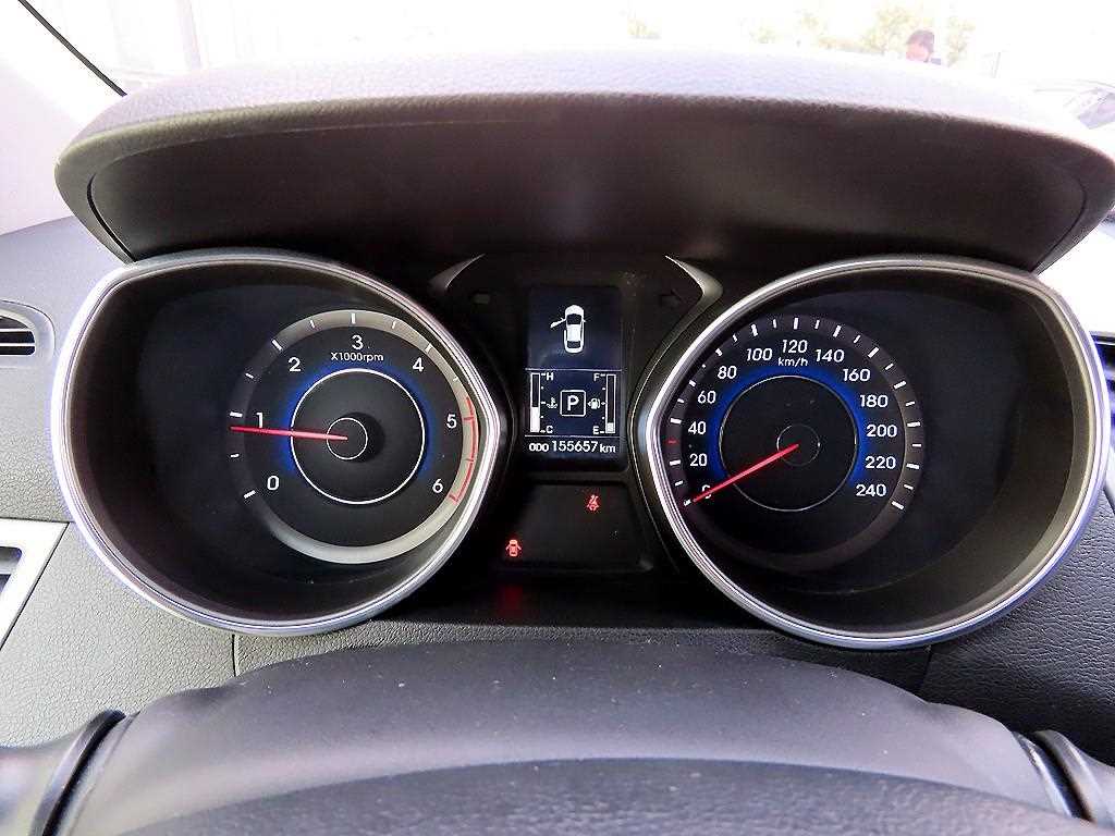 HYUNDAI Avante - Vista 9