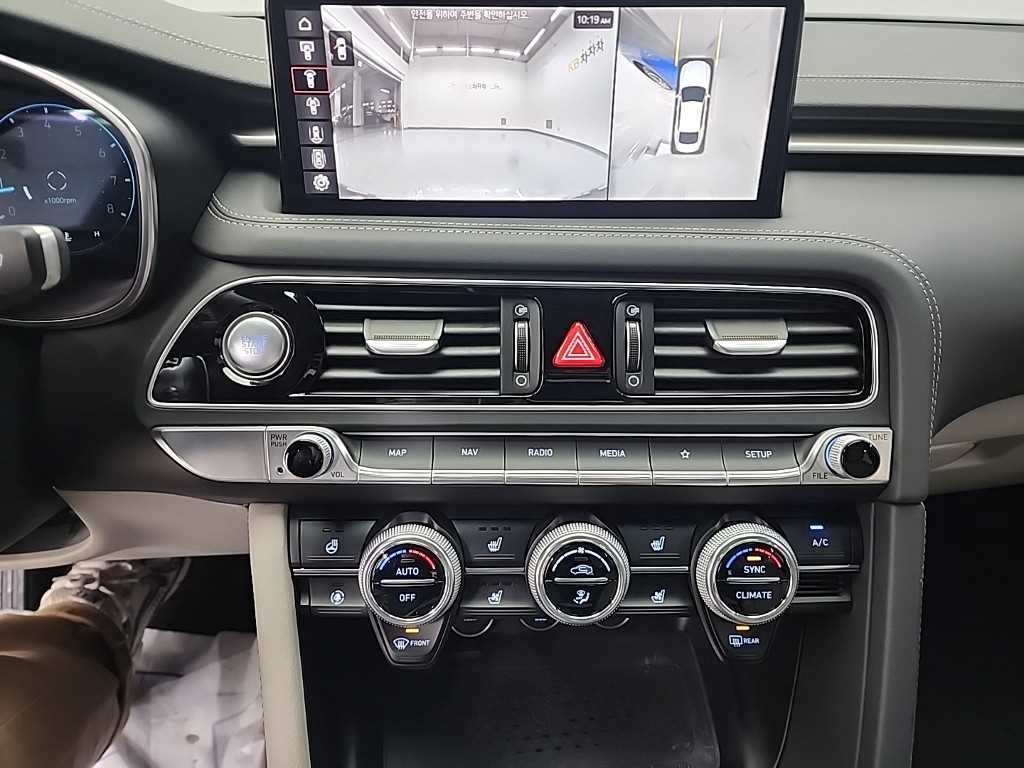 Genesis G70 - Vista 10