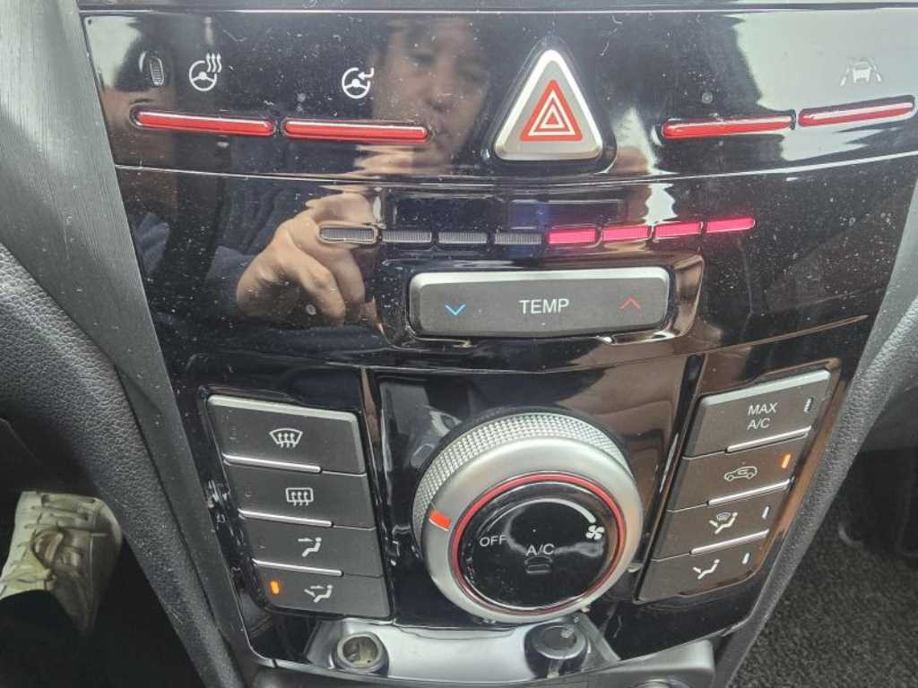 Ssangyong Tivoli - Vista 9