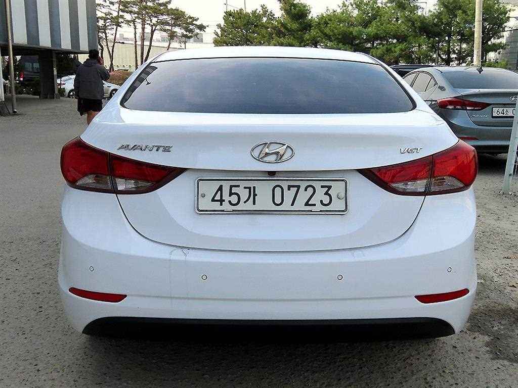 HYUNDAI Avante - Vista 4