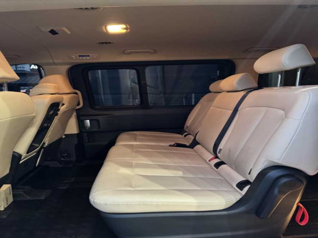 HYUNDAI Staria - Vista 5