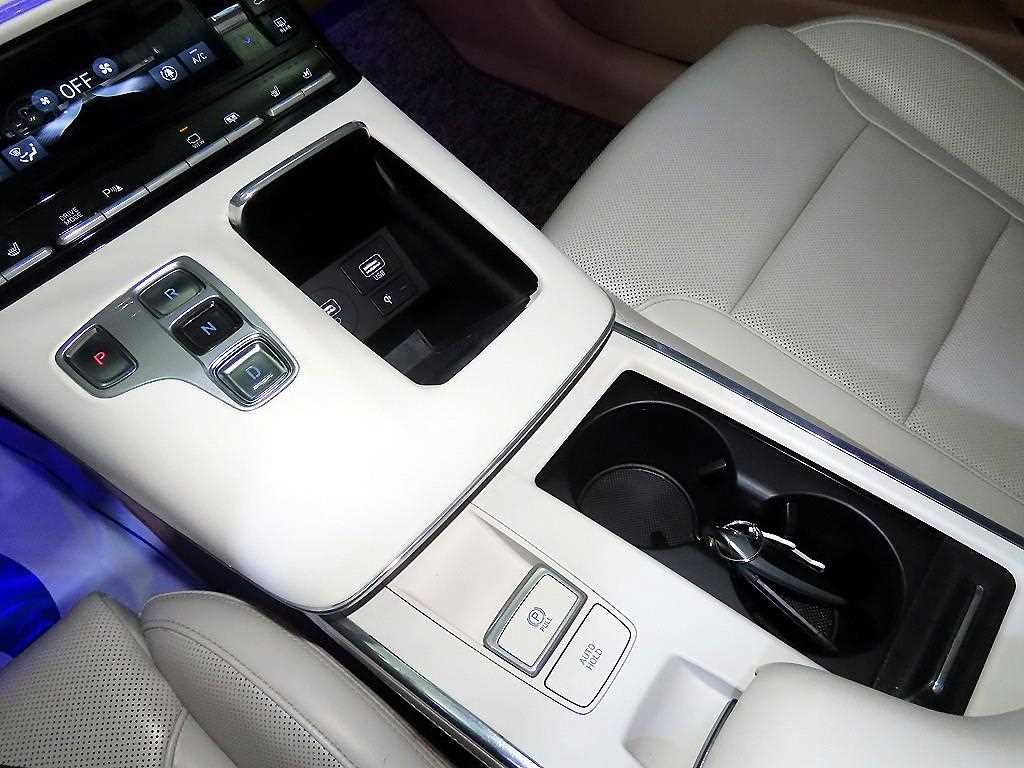 HYUNDAI Grandeur - Vista 12