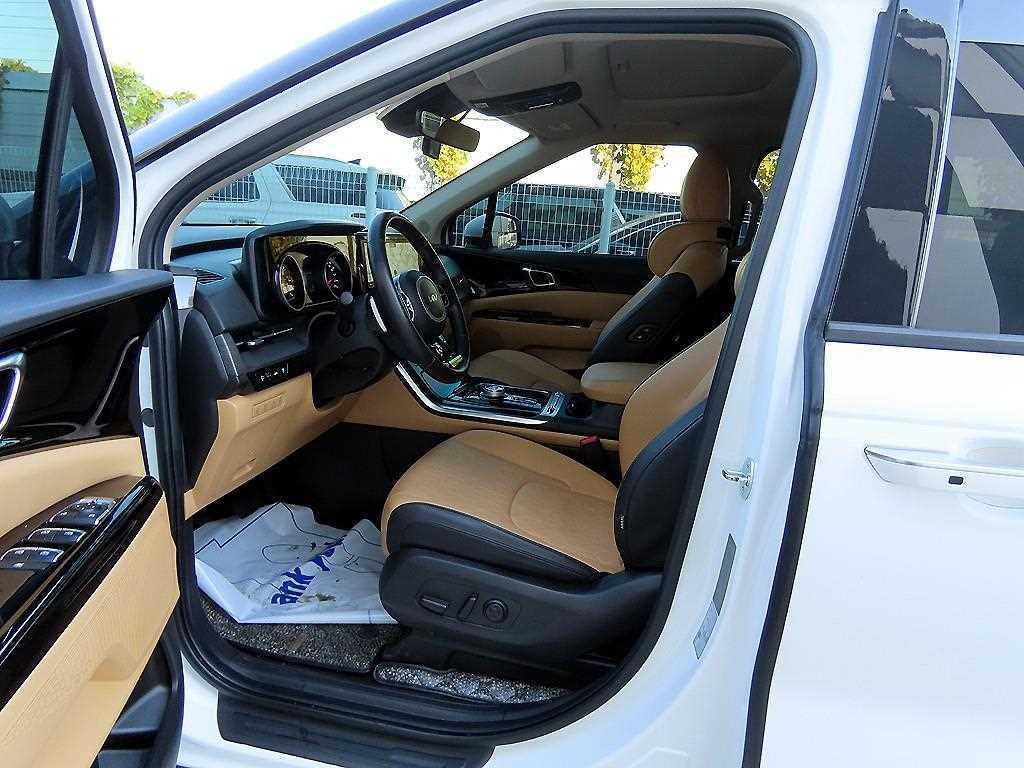 KIA Carnival - Vista 5