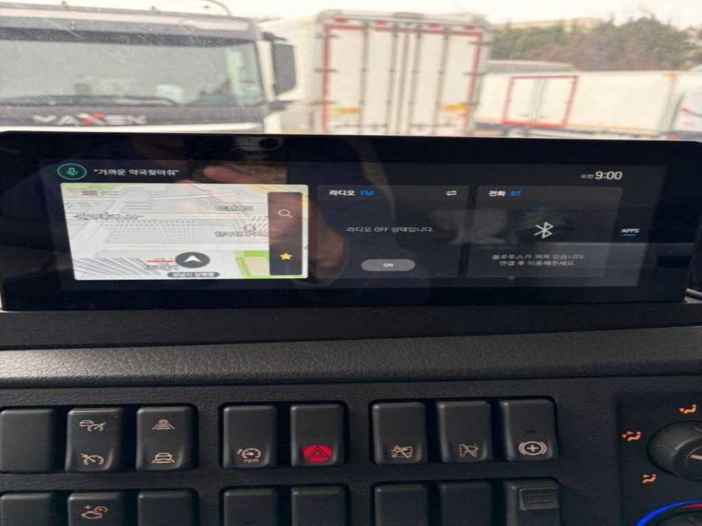 medium and large cargo truck - Vista 9