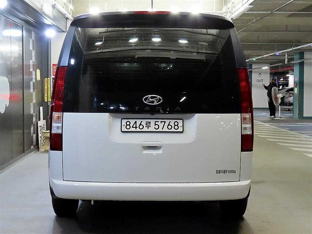 HYUNDAI Staria - Vista 5