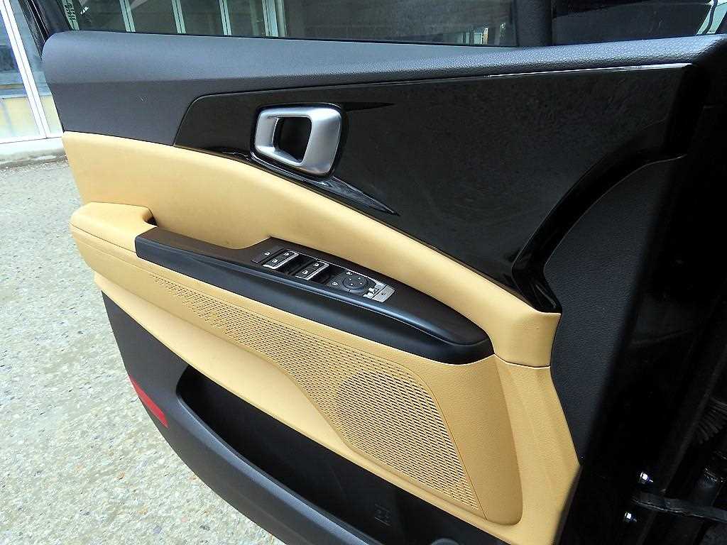 KIA Carnival - Vista 11
