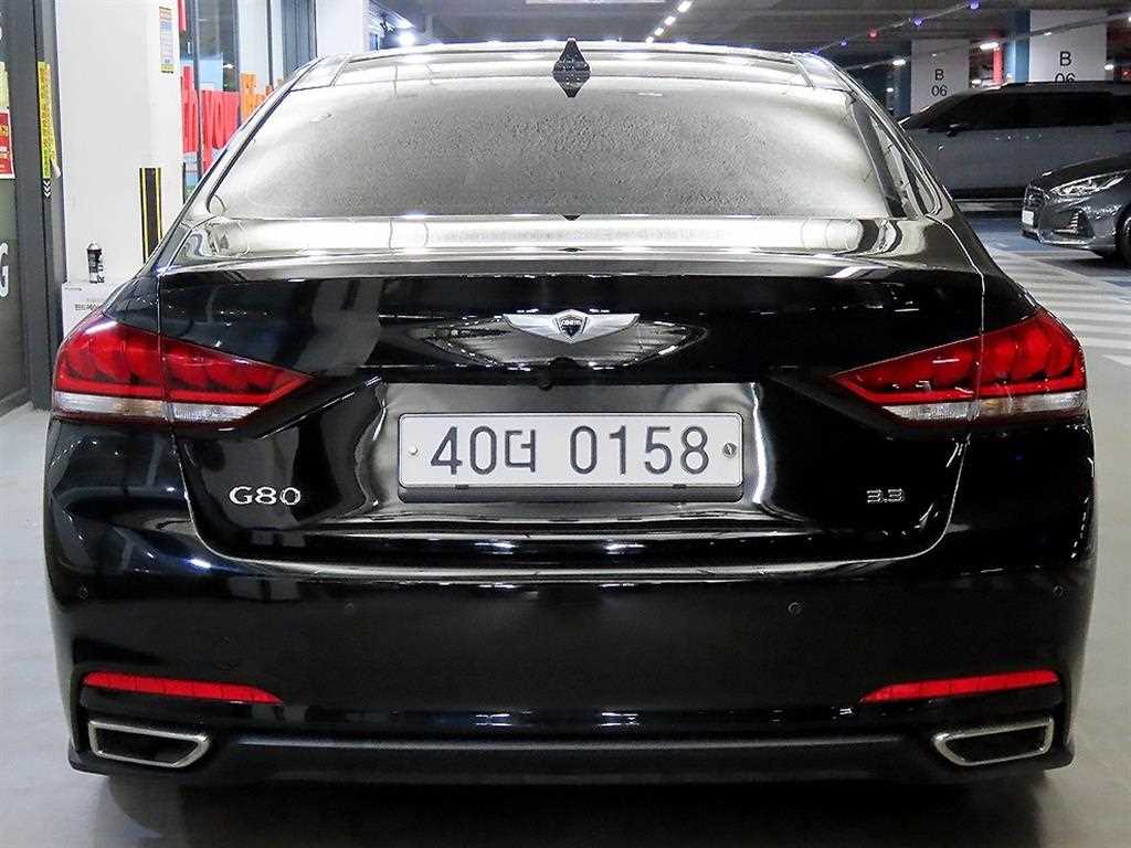 HYUNDAI Genesis - Vista 5