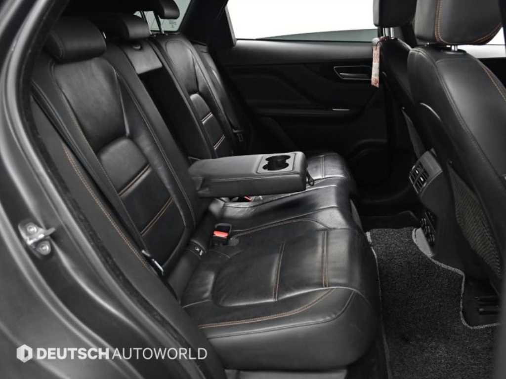 Jaguar F-PACE - Vista 12