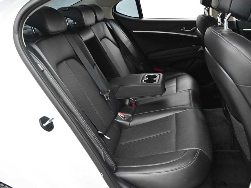 Genesis G70 - Vista 12