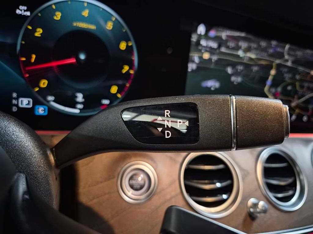 Mercedes Benz E class - Vista 11