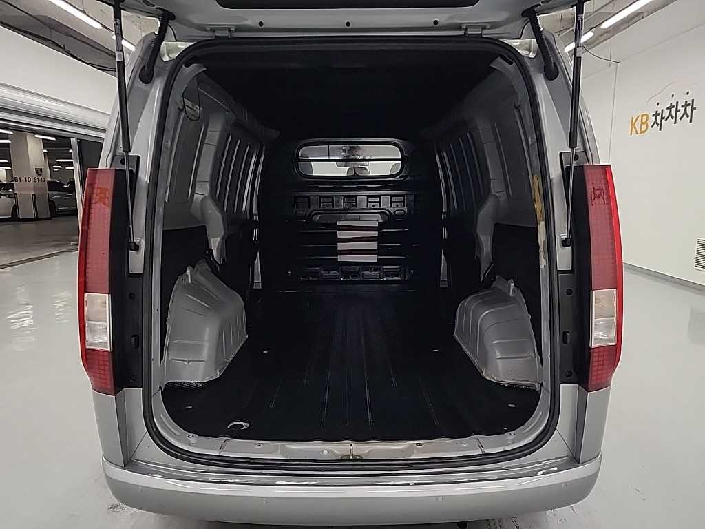 HYUNDAI Staria 2022 Plateado - Importación desde Corea - HF Imports Iquique - Foto 17