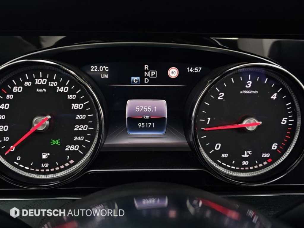 Mercedes Benz E class - Vista 8