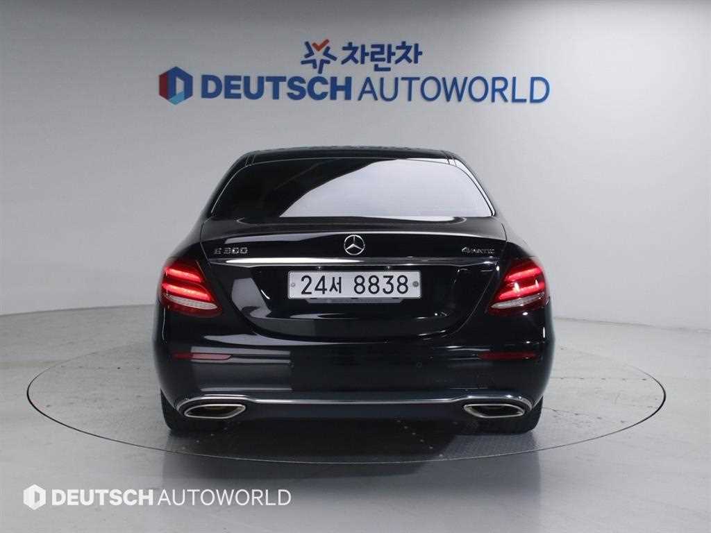 Mercedes Benz E class - Vista 4