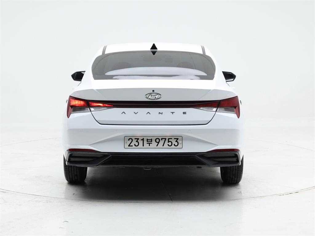 HYUNDAI Avante - Vista 5