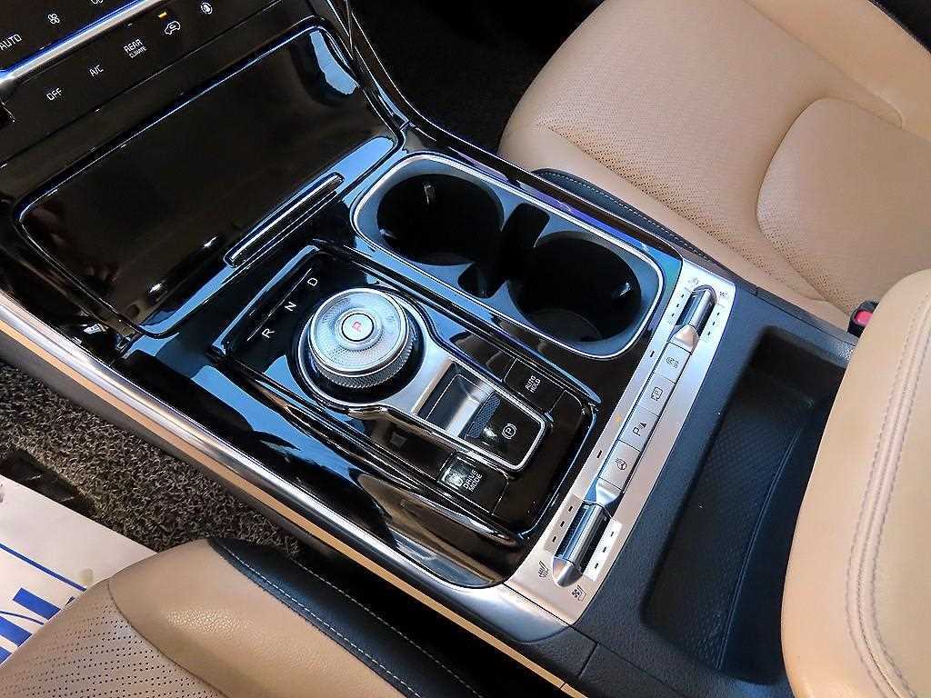 KIA Carnival - Vista 11