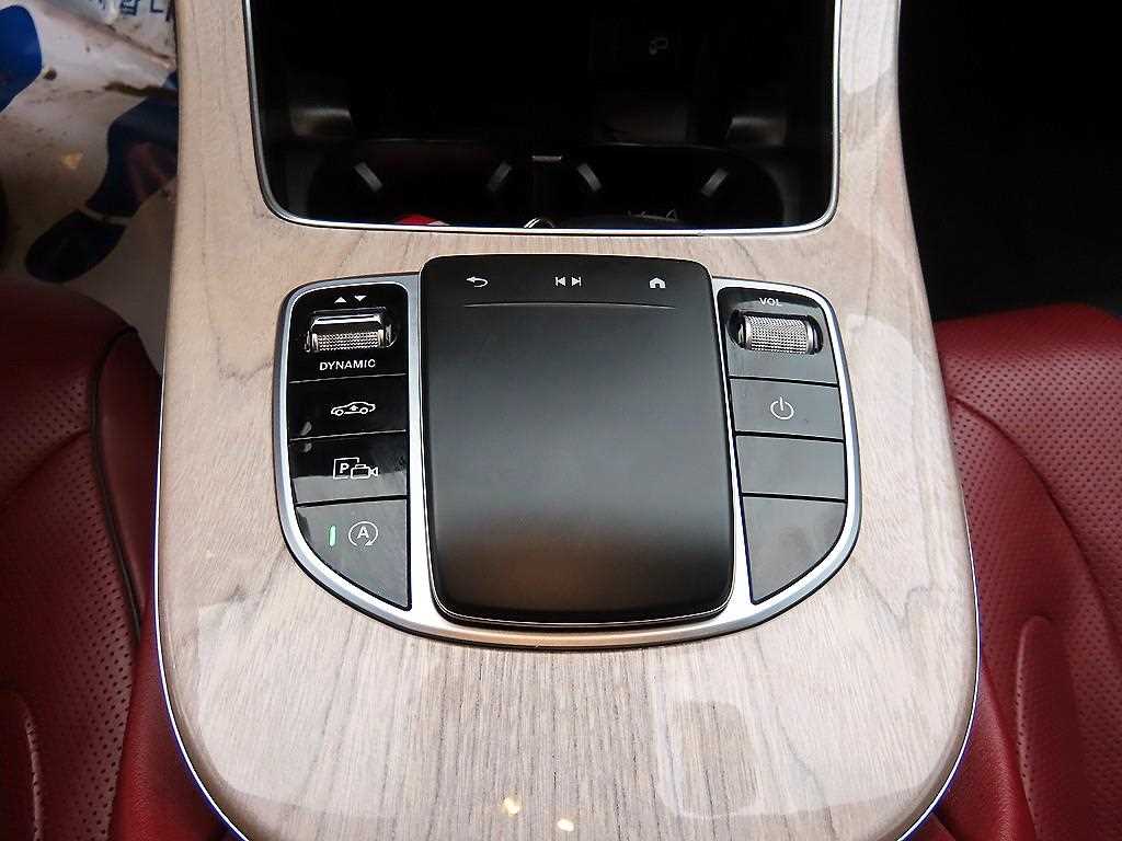 Mercedes Benz GLS Class - Vista 12