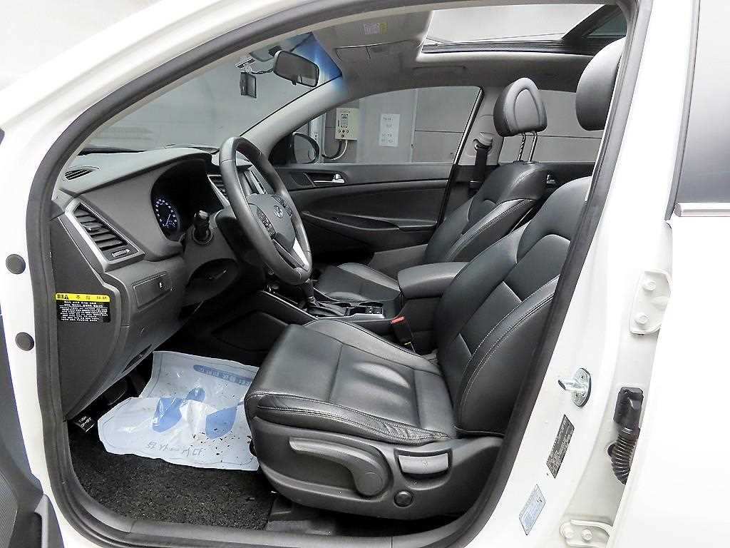 HYUNDAI Tucson - Vista 5