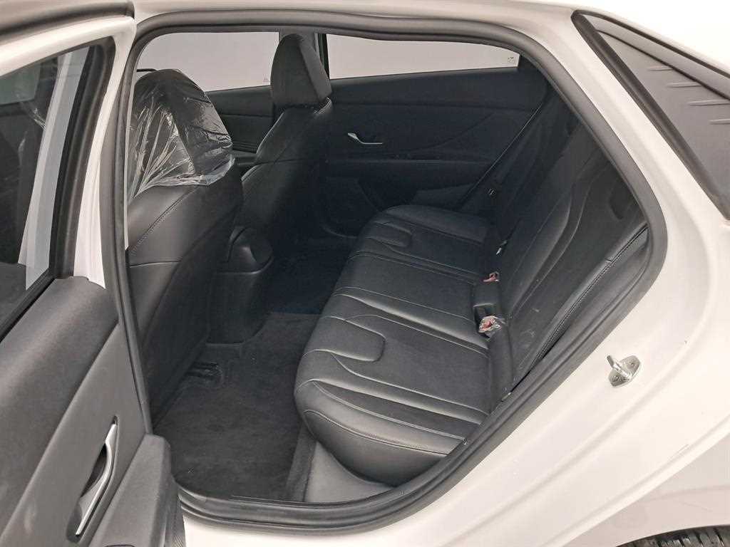 HYUNDAI Avante - Vista 12