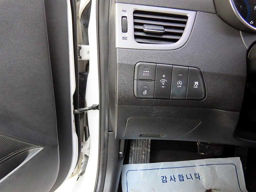 HYUNDAI Avante - Vista 12