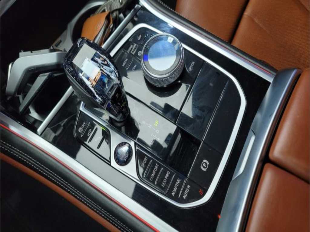 BMW 8 Series - Vista 10