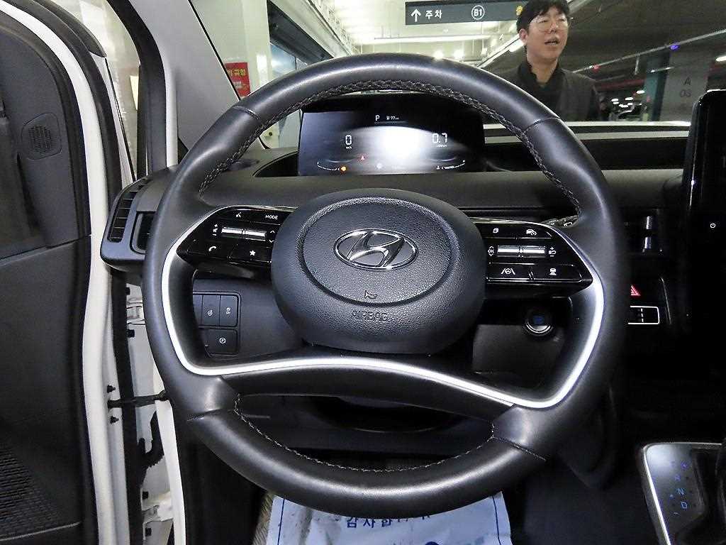 HYUNDAI Staria - Vista 8