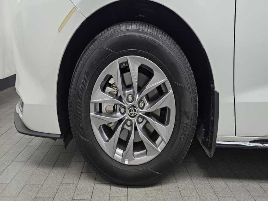 Toyota Siena - Vista 5