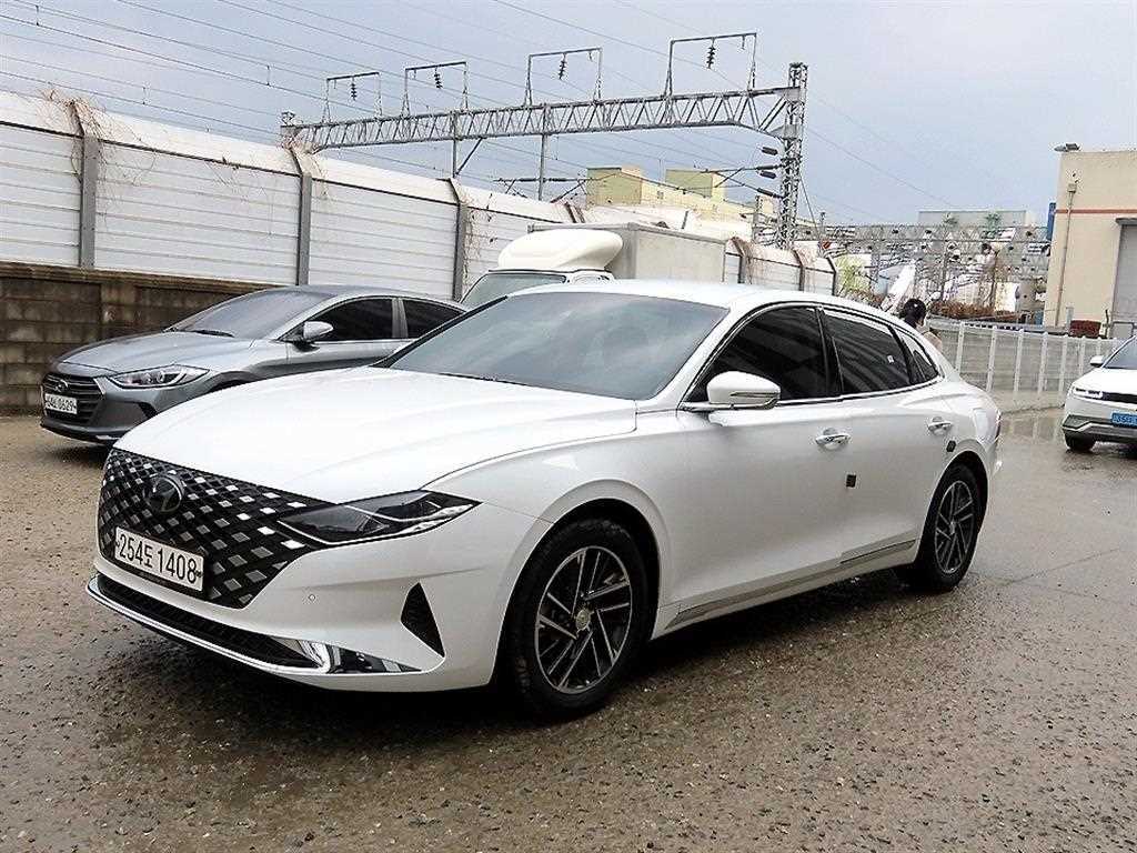 HYUNDAI Grandeur - Vista 2