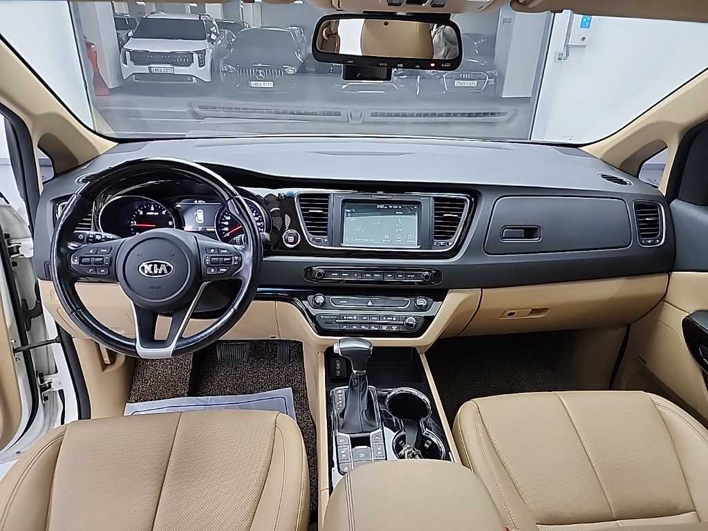 KIA Carnival - Vista 7