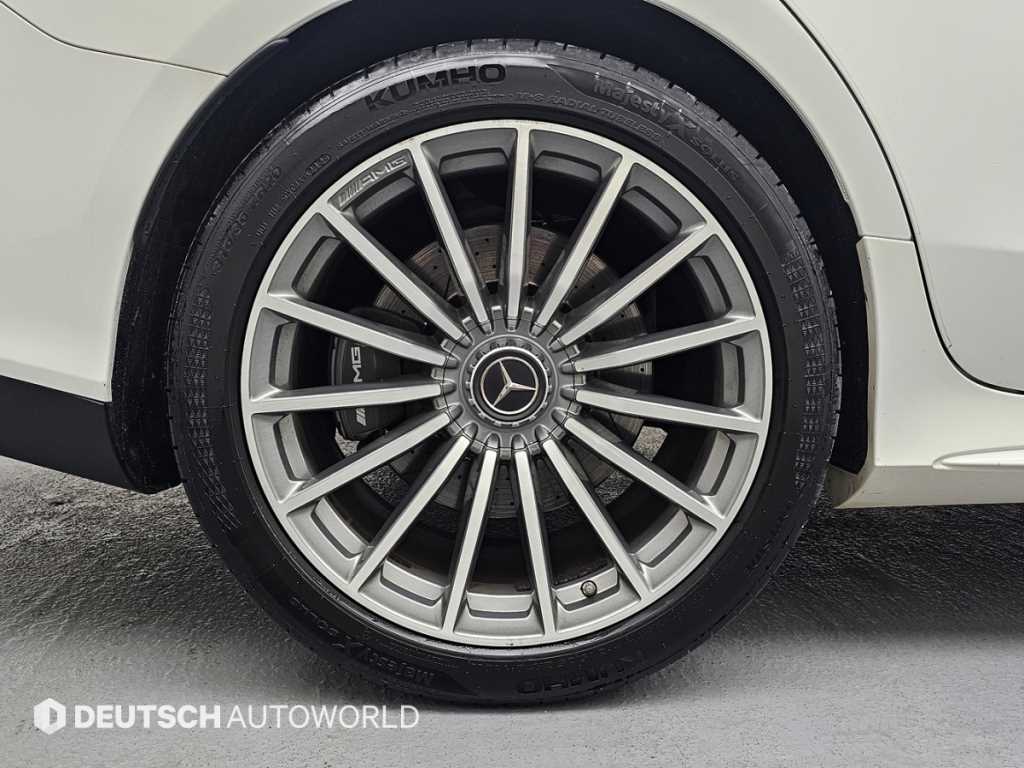 Mercedes Benz AMG GT - Vista 5