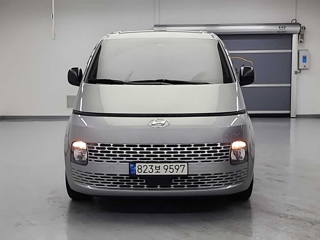 HYUNDAI Staria - Vista 2