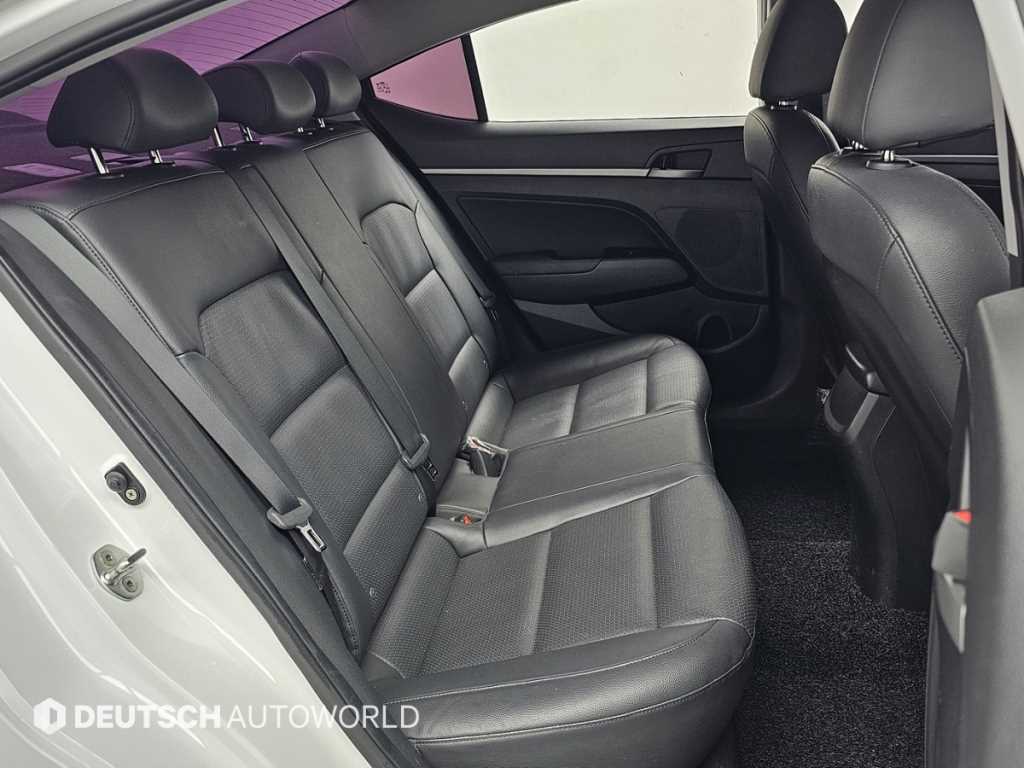 HYUNDAI Avante - Vista 12