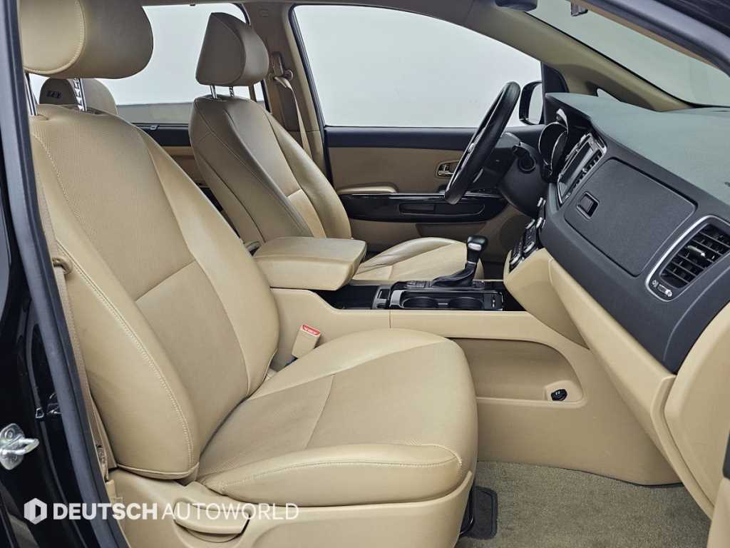 KIA Carnival - Vista 10