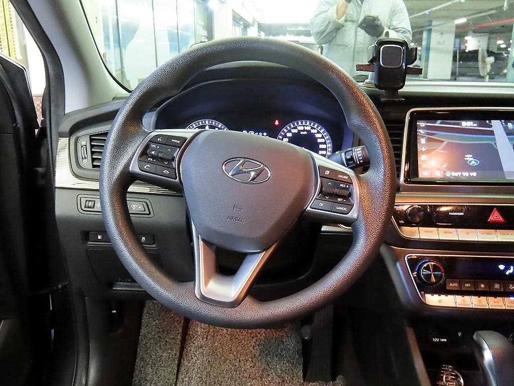 HYUNDAI Sonata - Vista 8