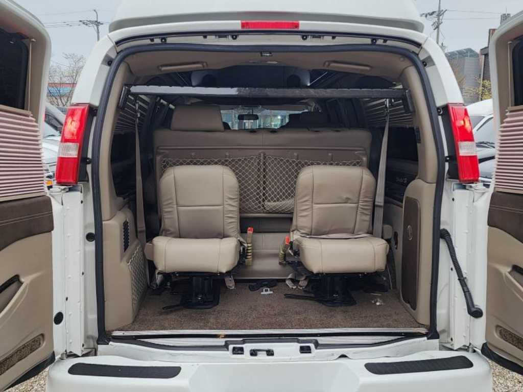 Chevrolet Express van - Vista 11