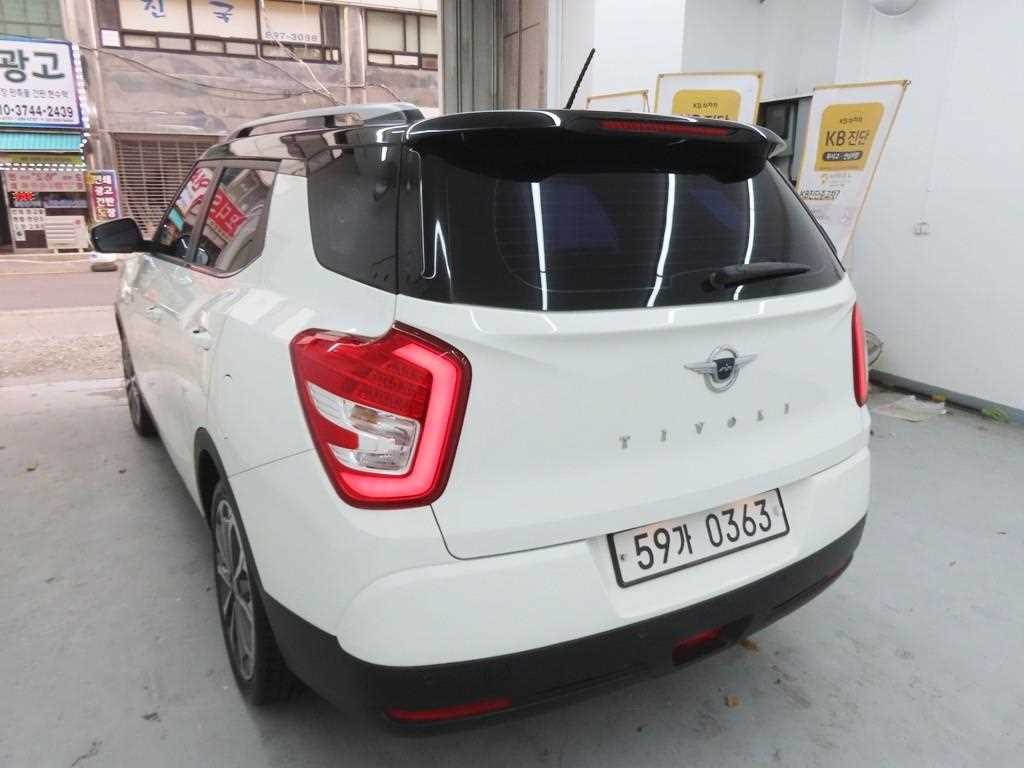 Ssangyong Tivoli - Vista 4