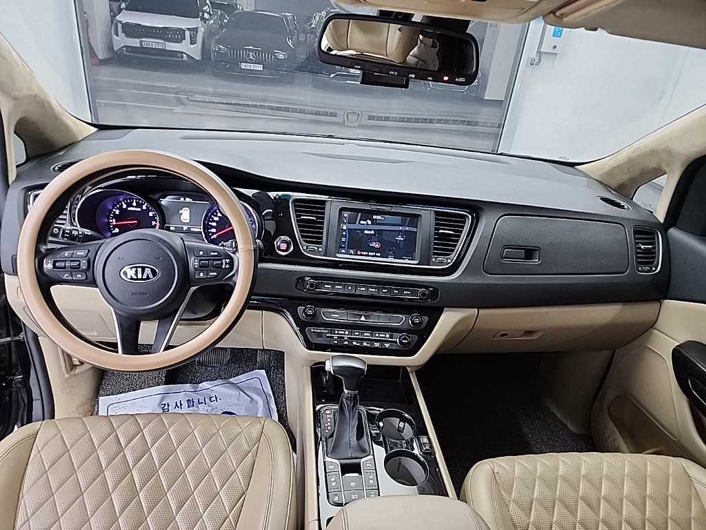 KIA Carnival - Vista 7