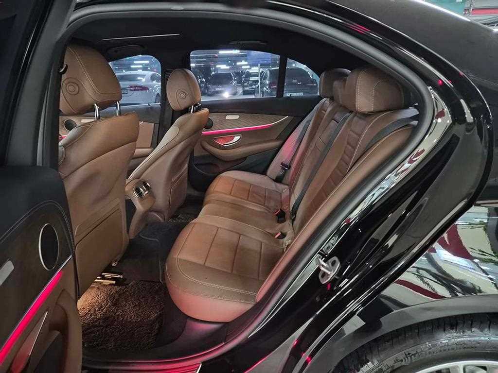 Mercedes Benz E class - Vista 7