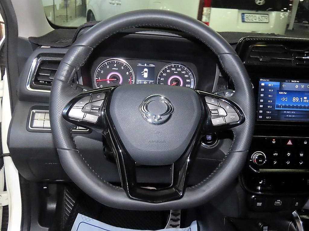 Ssangyong Tivoli - Vista 8