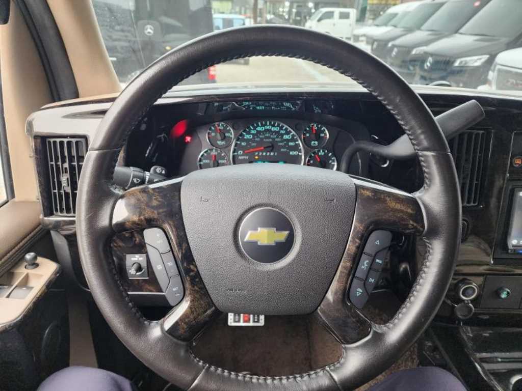 Chevrolet Express van - Vista 8