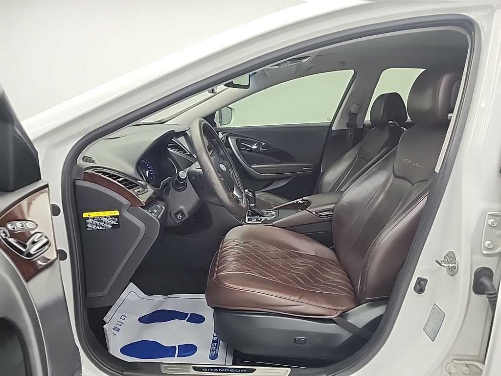 HYUNDAI Grandeur - Vista 11