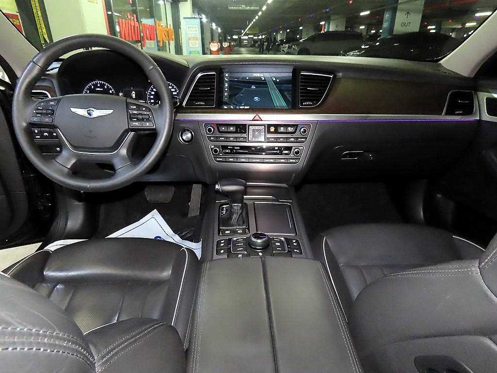 HYUNDAI Genesis - Vista 10