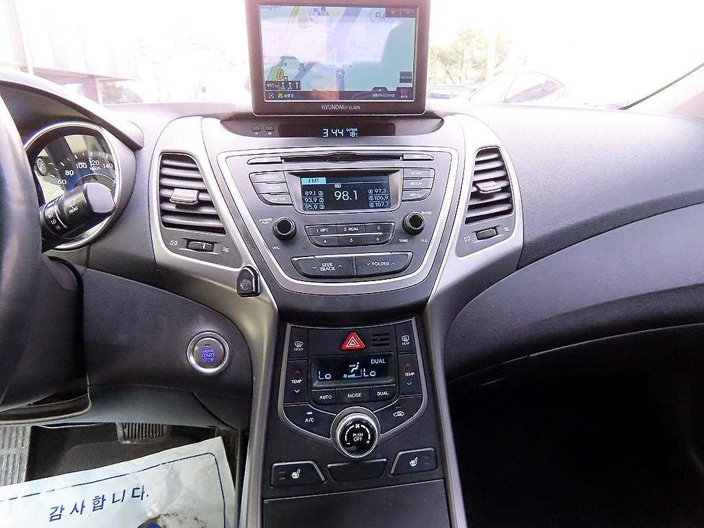 HYUNDAI Avante 2014 Blanco - Importación desde Corea - HF Imports Iquique - Foto 13