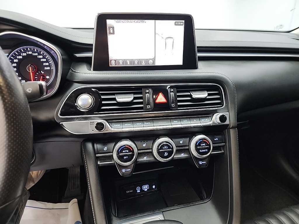 Genesis G70 - Vista 10