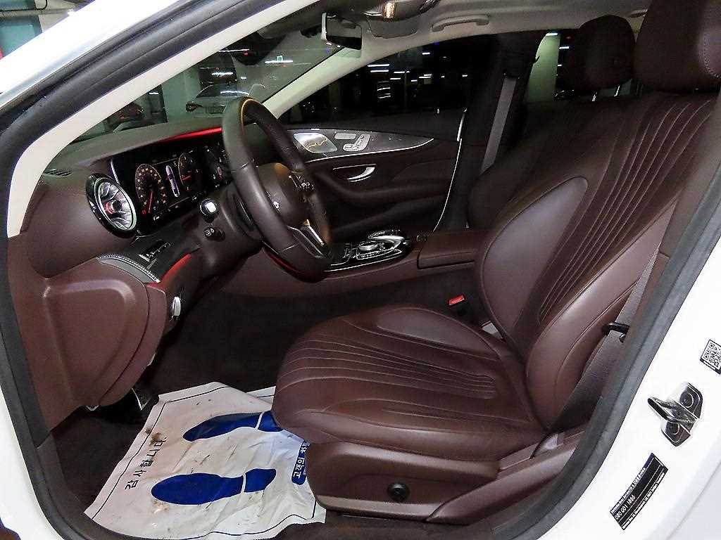 Mercedes Benz CLS Class - Vista 6