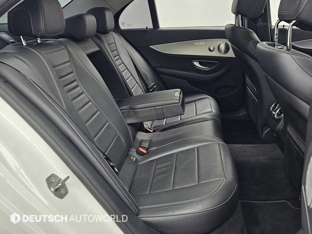 Mercedes Benz E class - Vista 12