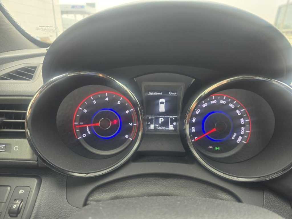 Ssangyong Tivoli - Vista 10