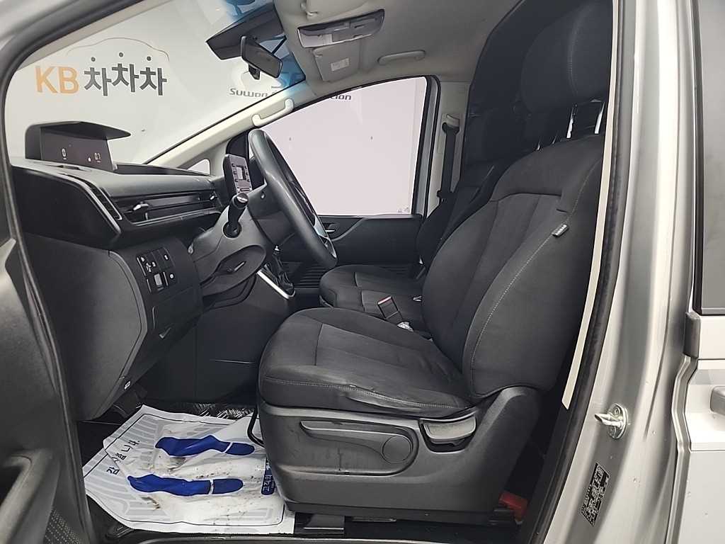 HYUNDAI Staria - Vista 11