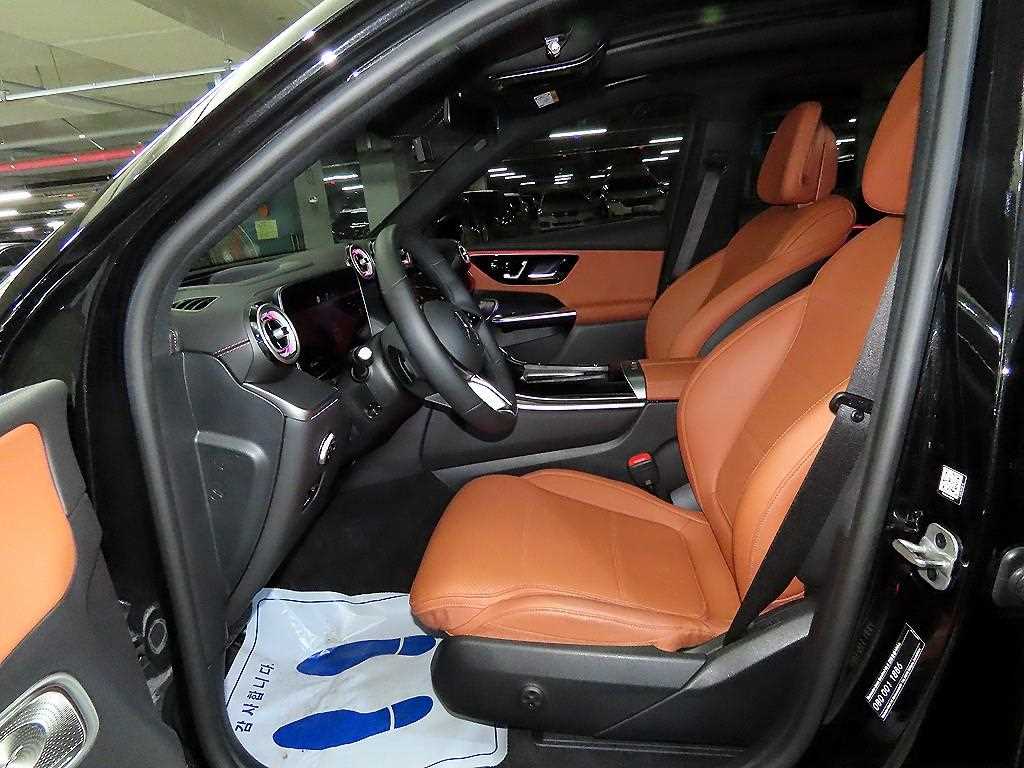 Mercedes Benz GLC Class - Vista 6