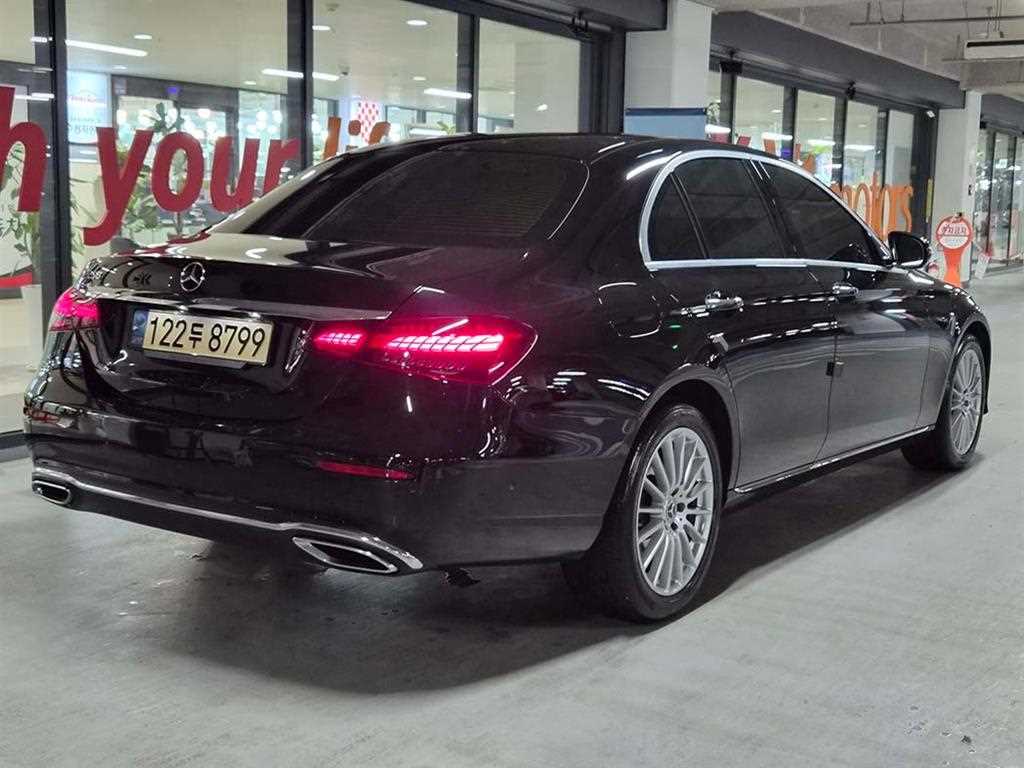 Mercedes Benz E class - Vista 4